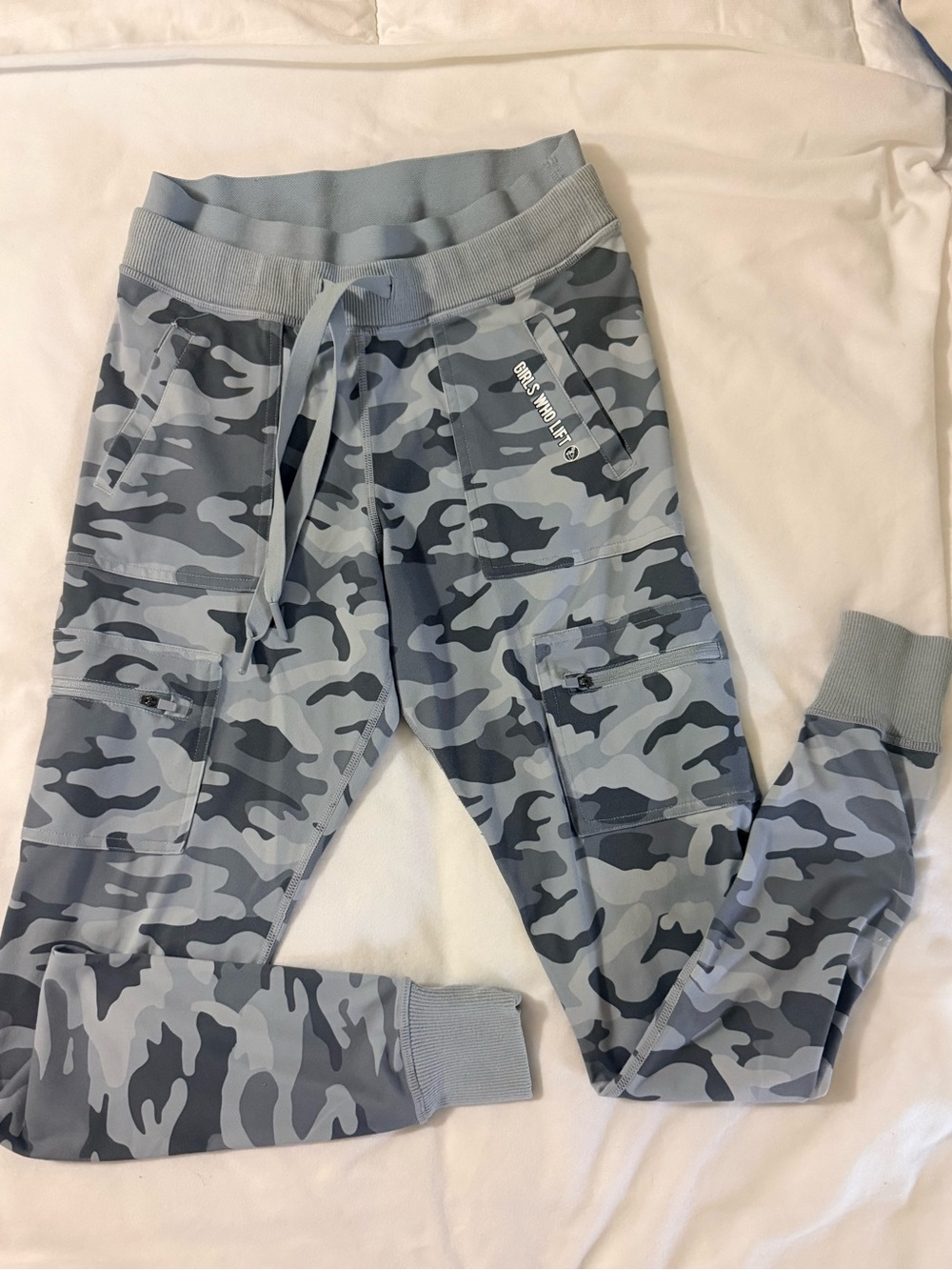 "Girls Who Lift" Camo Cargo loggers/jogger Pants size small super cute